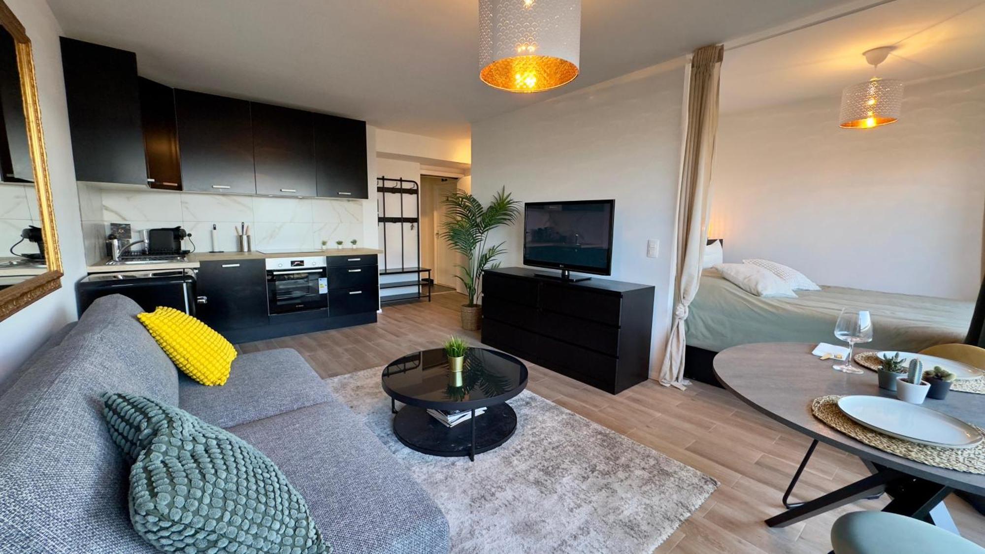 Studio Avec Vue Panoramique Et Parking Gratuit Brussels Luaran gambar