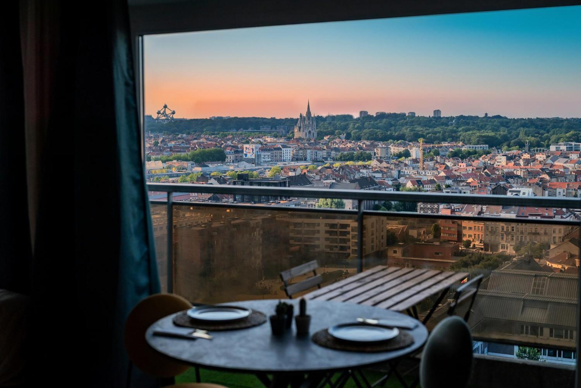 Studio Avec Vue Panoramique Et Parking Gratuit Brussels Luaran gambar